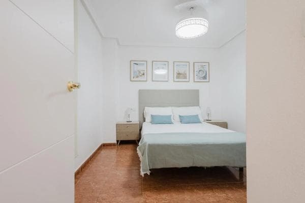 Piso en venta en Calle Beniel, Torrevieja
photo 1