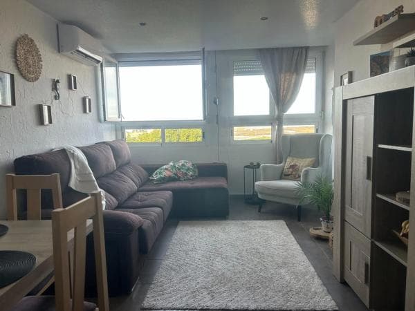 Piso en venta en Calle Guardamar, Torrevieja
thumbnail 1
