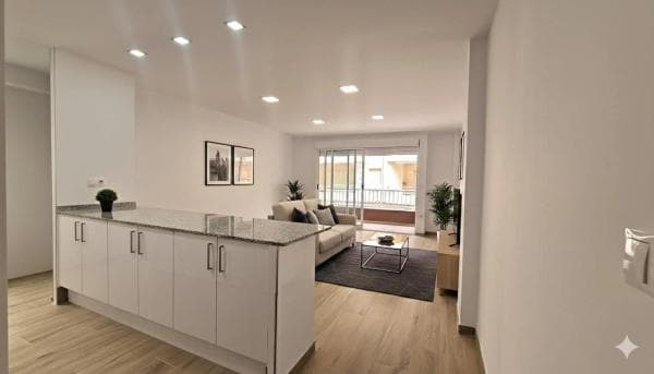 Piso en venta en Calle Mayor, Torrevieja
thumbnail 1