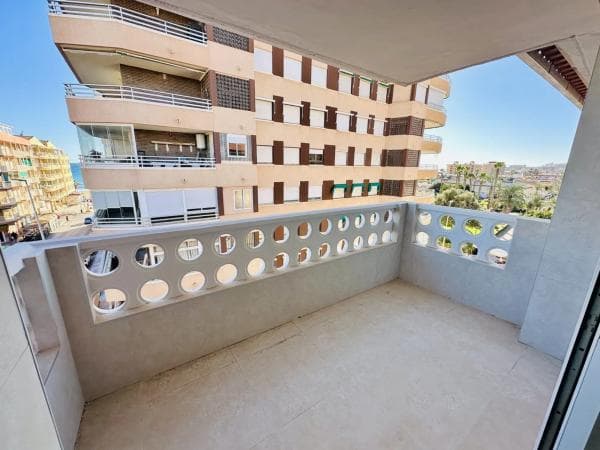 Piso en venta en Barrio Los Europeos, Torrevieja
photo 1