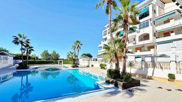 Piso en venta en Avenida Bélgica, Torrevieja
photo 1