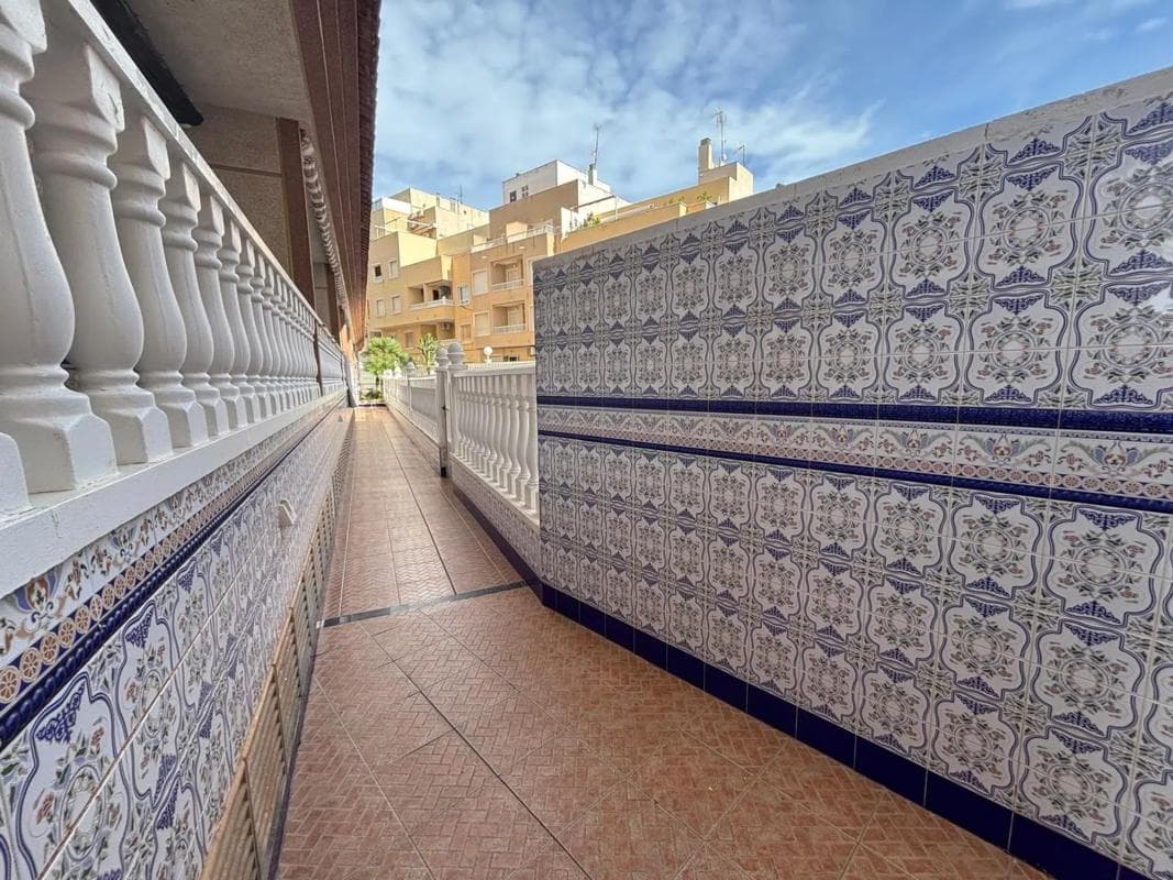 Venta de piso en Avenida Virgen del Carmen, Torrevieja
photo 3