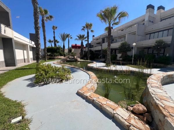 Piso en venta en Avenida de los españoles, 14, Torrevieja
thumbnail 1