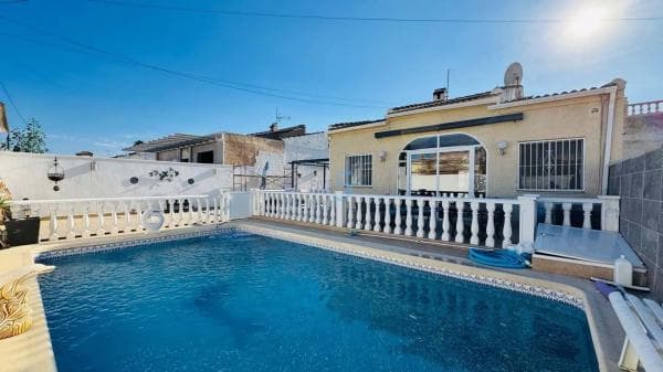 Chalet independiente en venta en Barrio La Siesta - El Salado - Torreta, Torrevieja
thumbnail 1