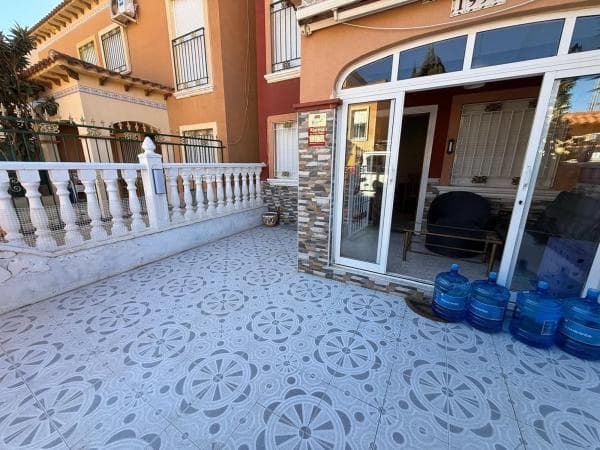 Chalet independiente en venta en Barrio La Siesta - El Salado - Torreta, Torrevieja
thumbnail 2