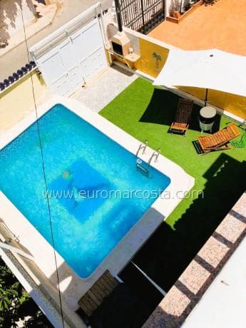 Chalet pareado en calle Paloma photo 1