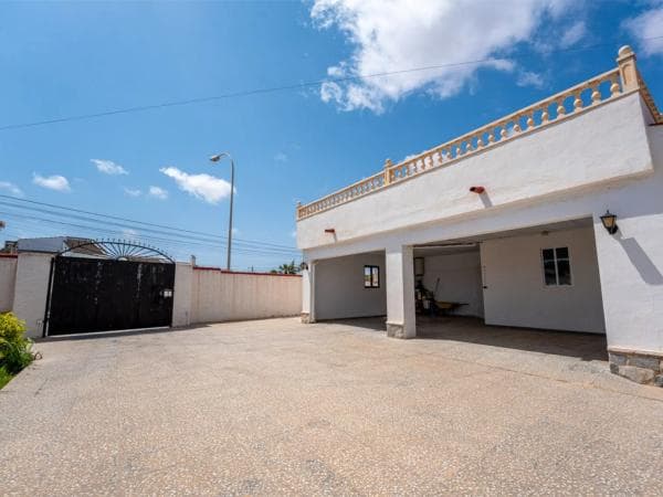 Chalet independiente en venta en Barrio La Siesta - El Salado - Torreta, Torrevieja
thumbnail 1