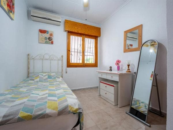 Chalet independiente en venta en Barrio La Siesta - El Salado - Torreta, Torrevieja
thumbnail 2