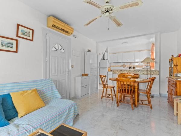 Chalet independiente en venta en Barrio La Siesta - El Salado - Torreta, Torrevieja
thumbnail 1