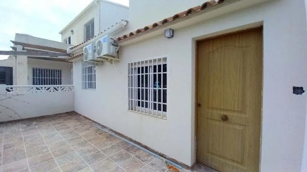 Chalet independiente en venta en Barrio La Siesta - El Salado - Torreta, Torrevieja
thumbnail 1