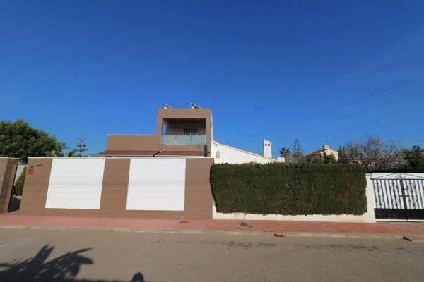 Chalet independiente en venta en Barrio La Siesta - El Salado - Torreta, Torrevieja
photo 1