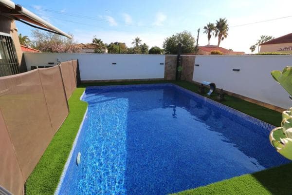 Chalet independiente en venta en Barrio La Siesta - El Salado - Torreta, Torrevieja
thumbnail 1