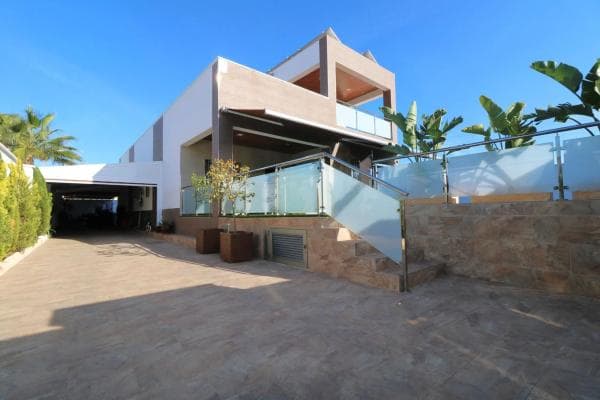 Chalet independiente en venta en Barrio La Siesta - El Salado - Torreta, Torrevieja
thumbnail 2