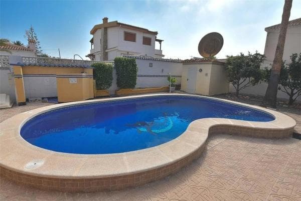 Chalet independiente en venta en Barrio La Siesta - El Salado - Torreta, Torrevieja
photo 1