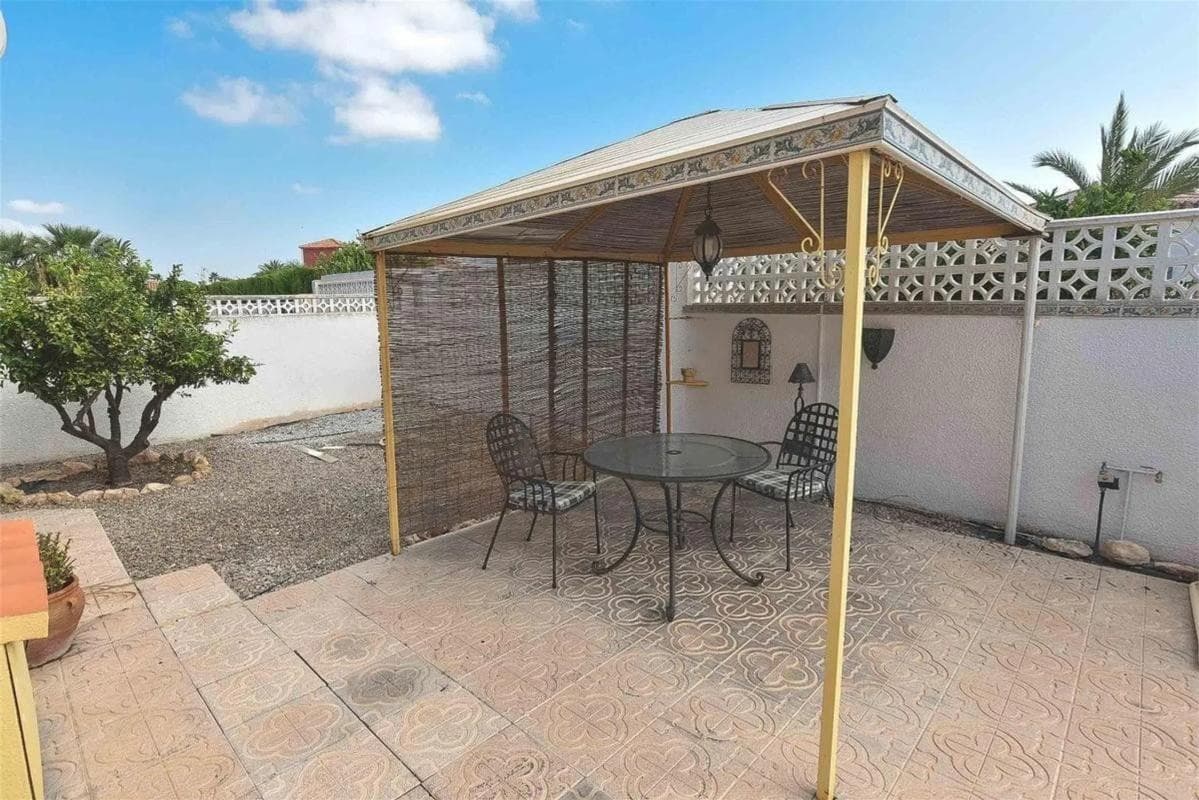 Venta de chalet independiente en Barrio La Siesta - El Salado - Torreta, Torrevieja
photo 3