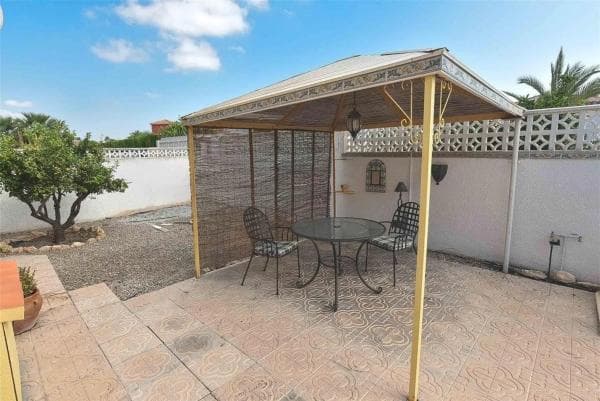 Chalet independiente en venta en Barrio La Siesta - El Salado - Torreta, Torrevieja
thumbnail 2