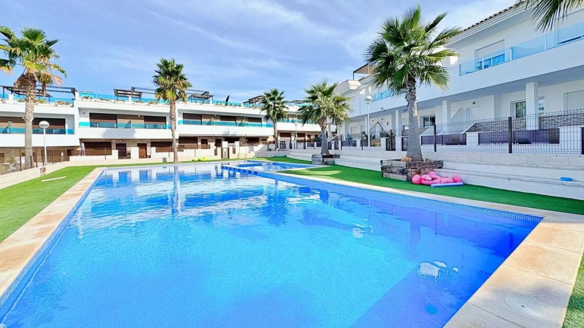 Venta de chalet adosado en Calle Teide , Torrevieja photo 2
