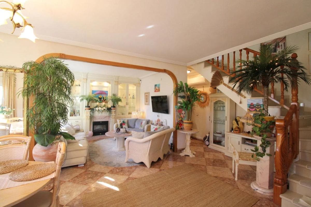 Sale of independent chalet in Barrio Los Balcones - Los Altos del Edén, Torrevieja
photo 3