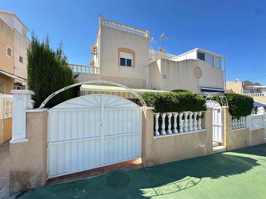 Venta de chalet adosado en Lago Jardín , Torrevieja photo 2