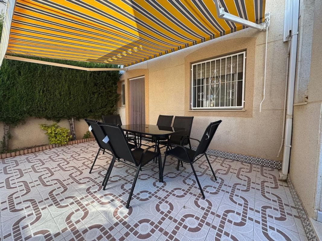 Venta de chalet adosado en Lago Jardín , Torrevieja photo 3