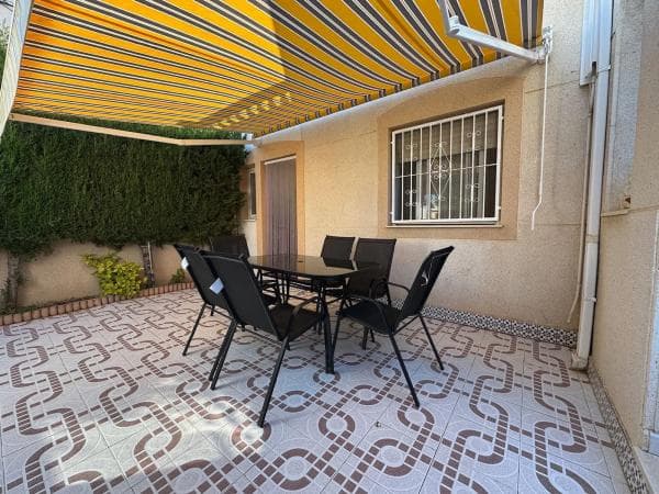 Chalet adosado en venta en Lago Jardín , Torrevieja thumbnail 2