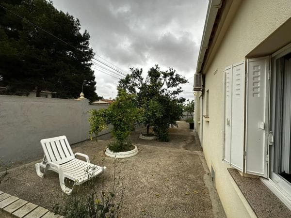 Chalet pareado en calle la Marina thumbnail 2