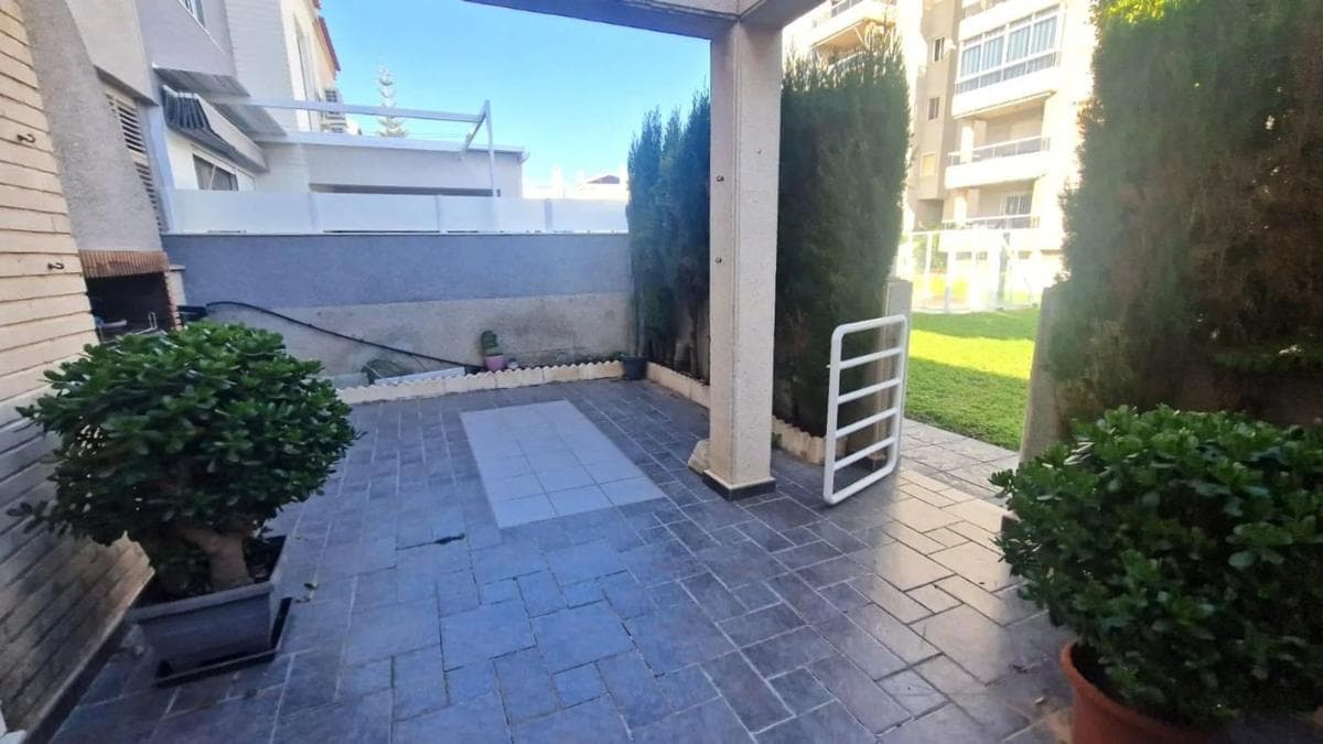 Venta de chalet adosado en Calle Talía , Torrevieja photo 2