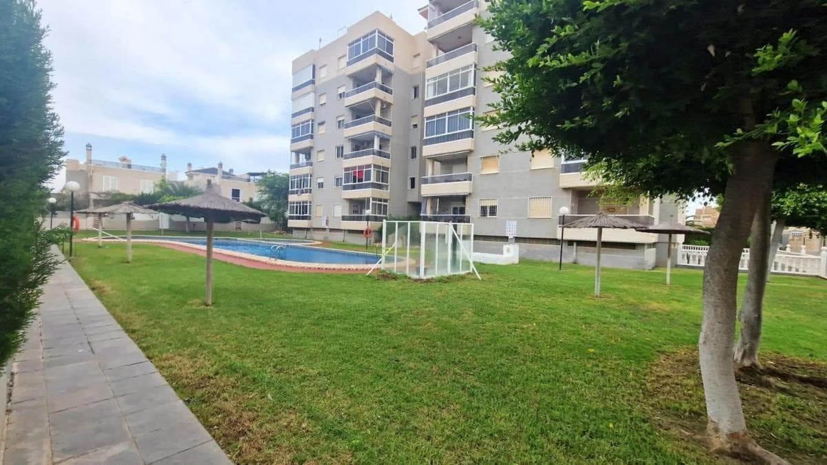 Venta de chalet adosado en Calle Talía , Torrevieja photo 3