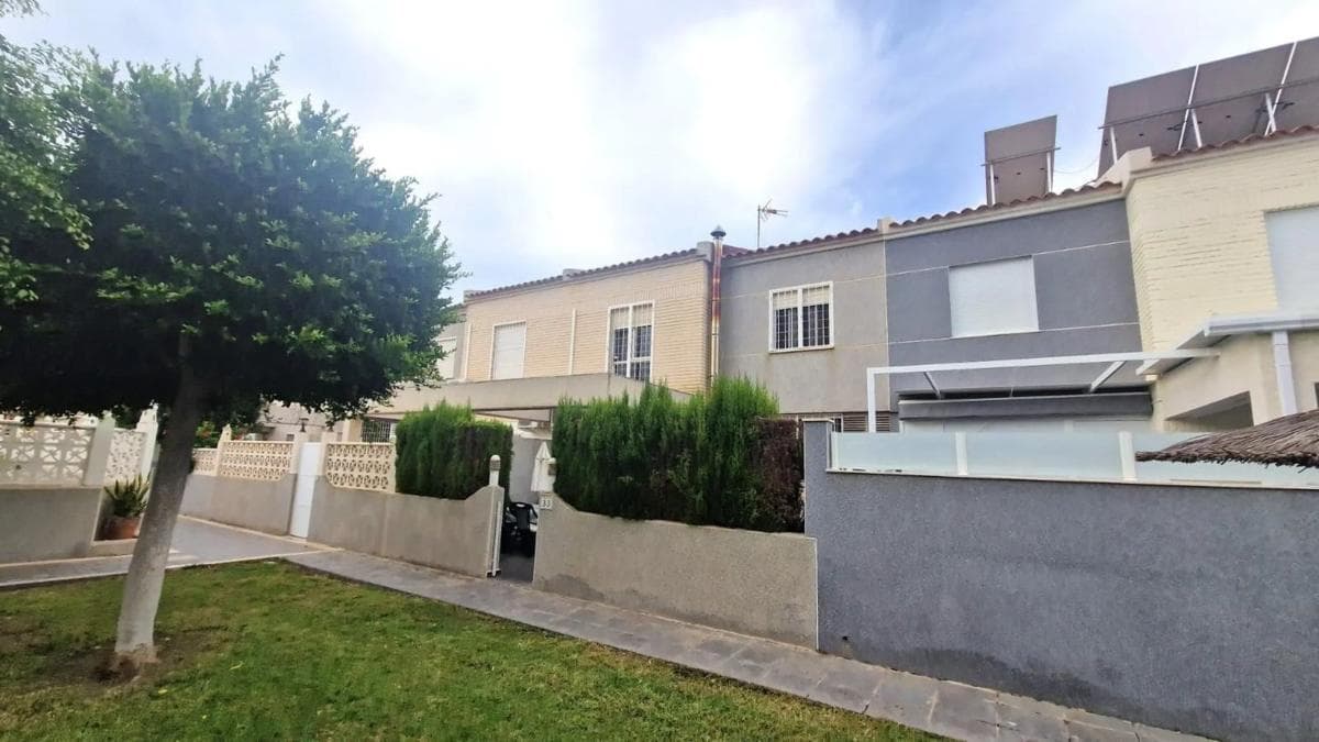 Venta de chalet adosado en Calle Talía , Torrevieja photo 4