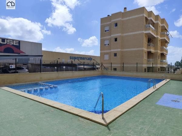 Piso en venta en Calle Maite Pagazaurtundua Ruiz, Torrevieja
photo 1