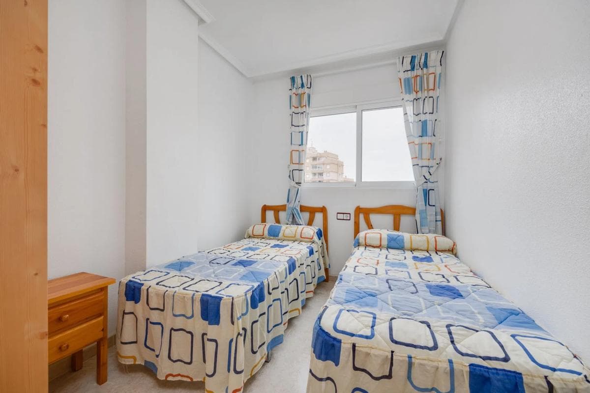 Venta de piso en Calle Ramon Freixa, 3, Torrevieja
photo 2