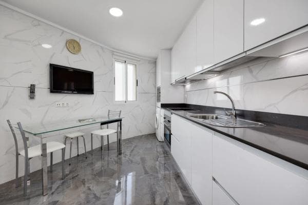 Piso en venta en CL CARITAS, 2, Torrevieja
thumbnail 2