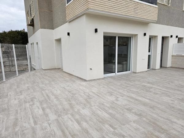 Piso en venta en Calle Argolidas, Torrevieja
photo 1