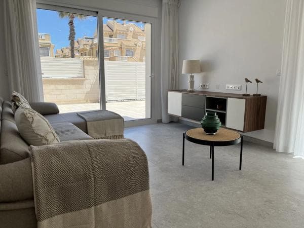 Piso en venta en Calle Argolidas, Torrevieja
thumbnail 2
