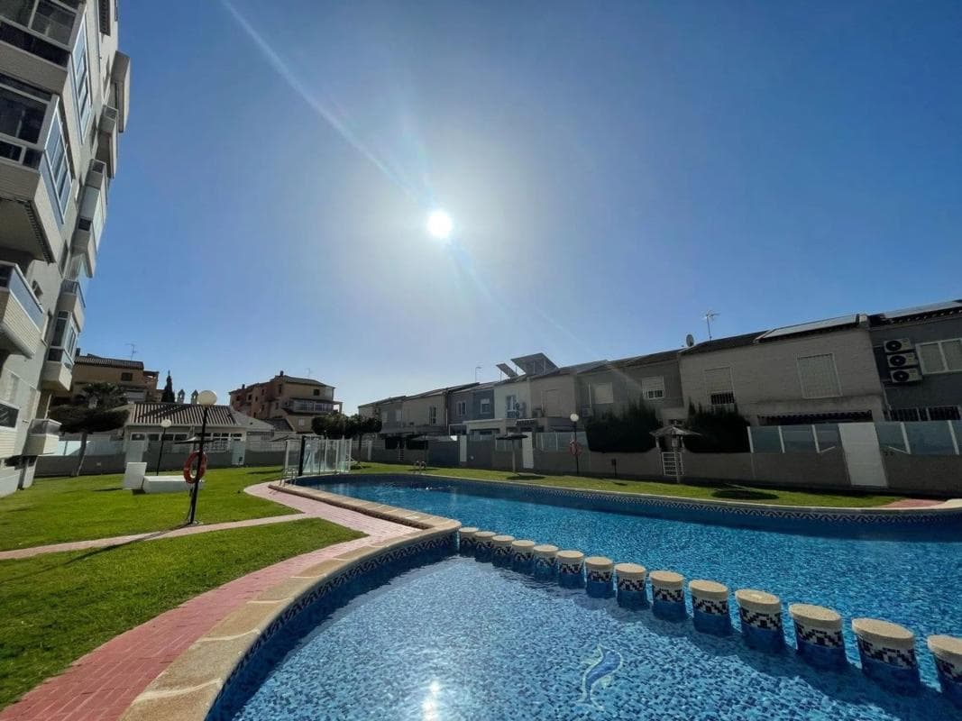 Venta de piso en Calle Argolidas, Torrevieja
photo 5