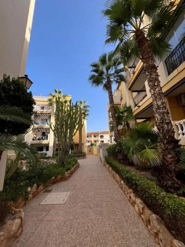 Venta de piso en Calle Jacinto Benavente, Torrevieja
photo 4
