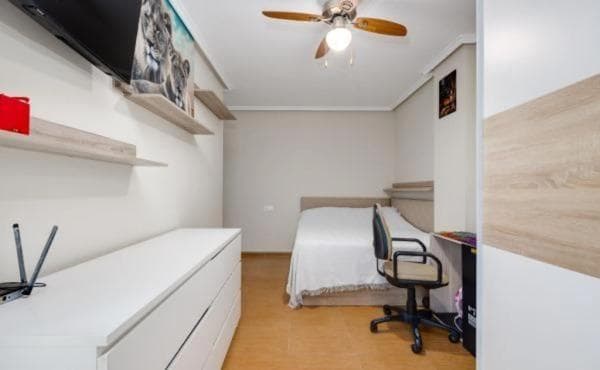 Piso en venta en Barrio Playa de los Locos, Torrevieja
thumbnail 1