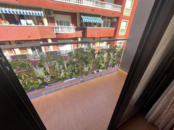 Piso en venta en Barrio Playa de los Locos, Torrevieja
photo 1