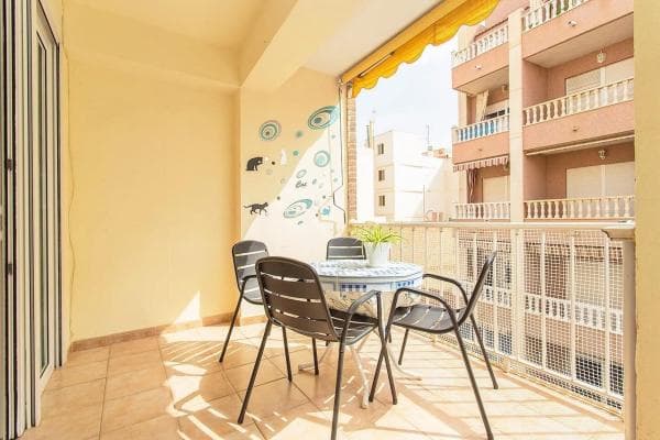 Piso en venta en Calle Virgen de la Paloma, Torrevieja
photo 1