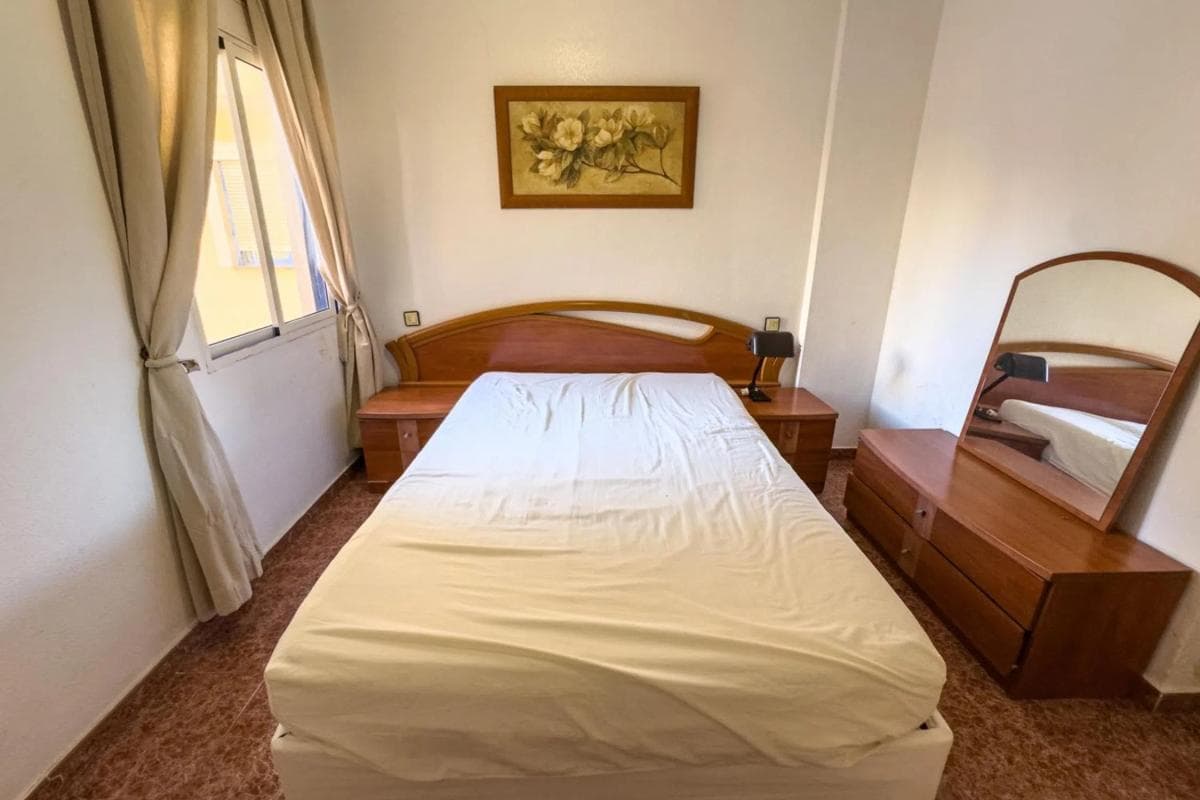 Venta de piso en Calle Moriones, Torrevieja
photo 2