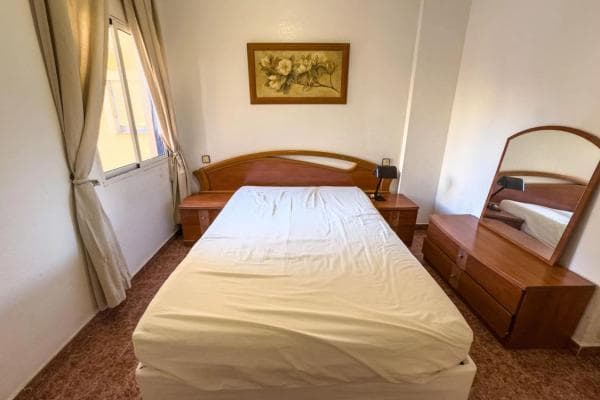 Piso en venta en Calle Moriones, Torrevieja
thumbnail 1