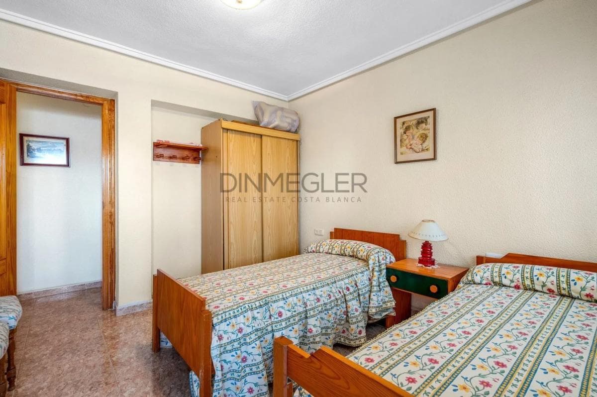 Venta de piso en Barrio Las Piscinas Naturales, Torrevieja
photo 2