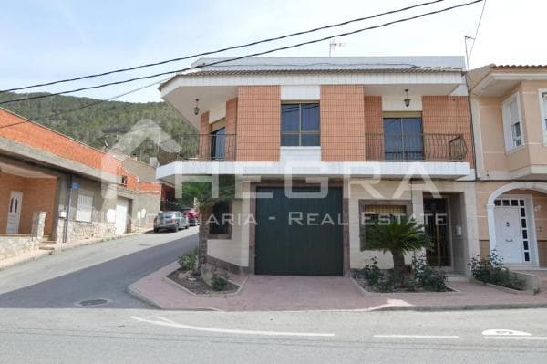Chalet independiente en venta en Calle Carmen, 38, Orihuela
thumbnail 2