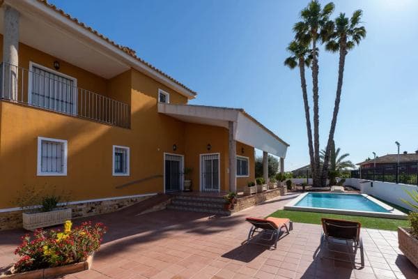 Chalet independiente en venta en LG CORRENTIAS MEDIAS, Orihuela
photo 1