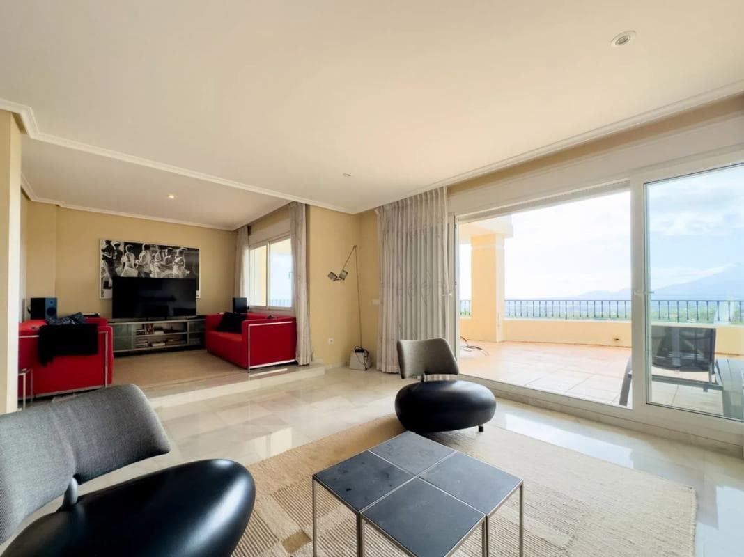 Sale of apartment in Zona de Mascarat, Altea
photo 2