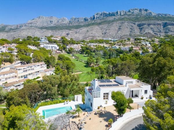 Chalet independiente en venta en Las Brisas sa golf, 20, Altea
thumbnail 1