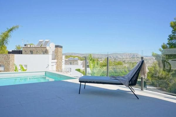 Chalet independiente en venta en Benimeit-Tabaira, Moraira
thumbnail 1