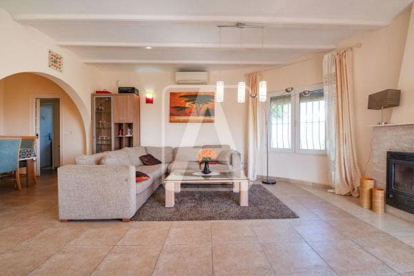 Chalet independiente en venta en Pinar de Advocat-Cometa, Moraira
photo 1