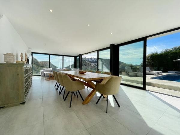 Chalet independiente en venta en Calle Avutarda, Moraira
photo 1