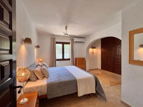 Chalet independiente en venta en CL SANTIAGO DE COMPOSTELA, 8, Moraira
photo 1